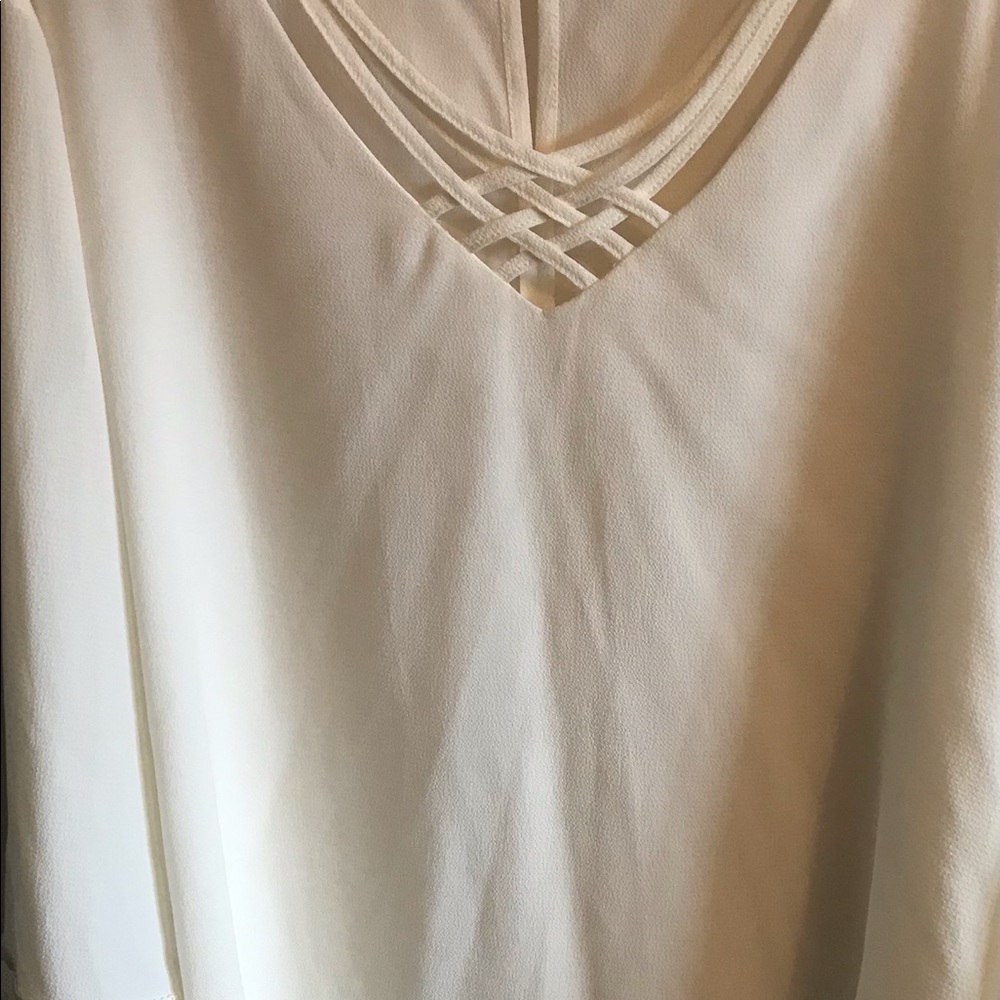 B31). Beautiful Blouse. Winter white